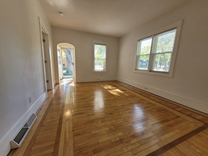 932 West 8th Street property image