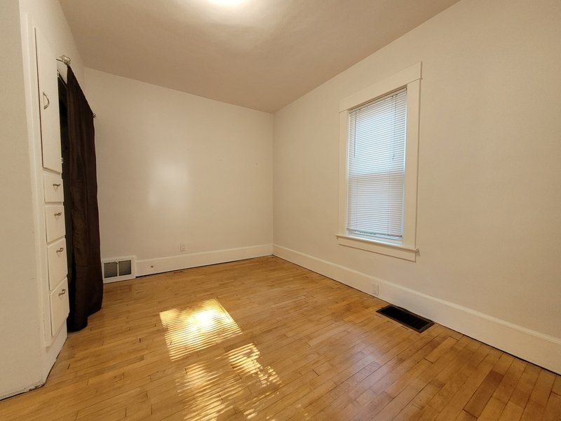 932 West 8th Street property image