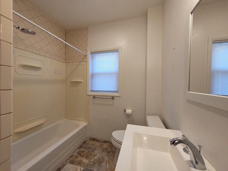 932 West 8th Street property image