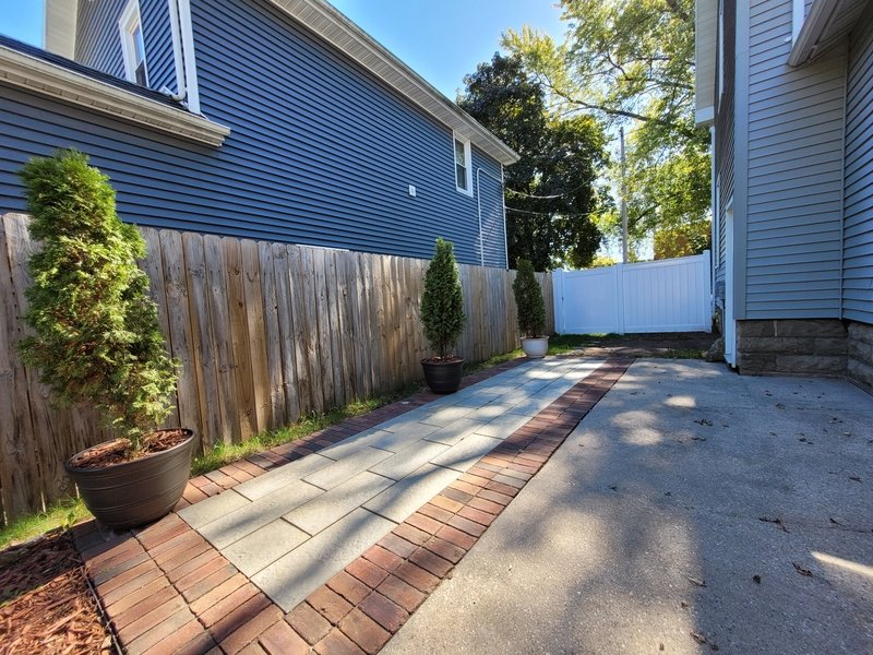 932 West 8th Street property image