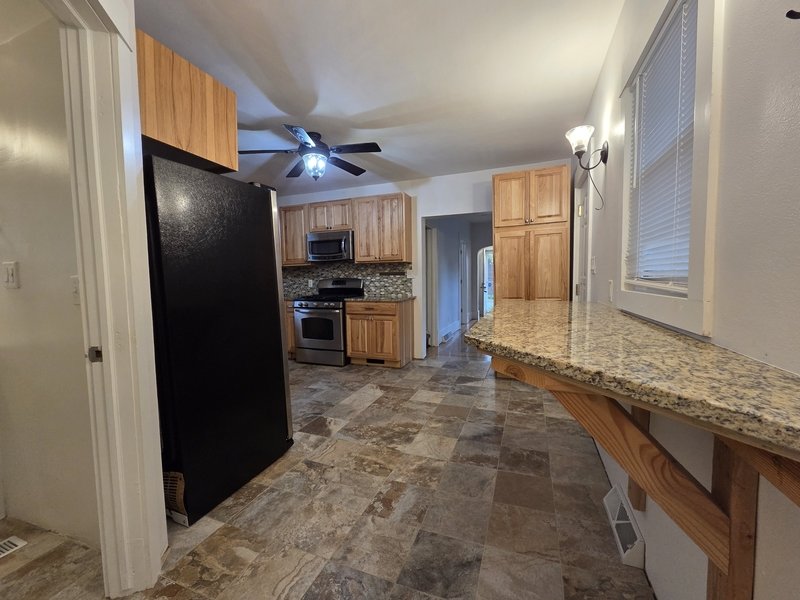 932 West 8th Street property image