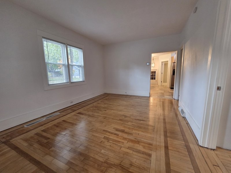 932 West 8th Street property image