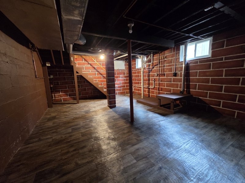 932 West 8th Street property image