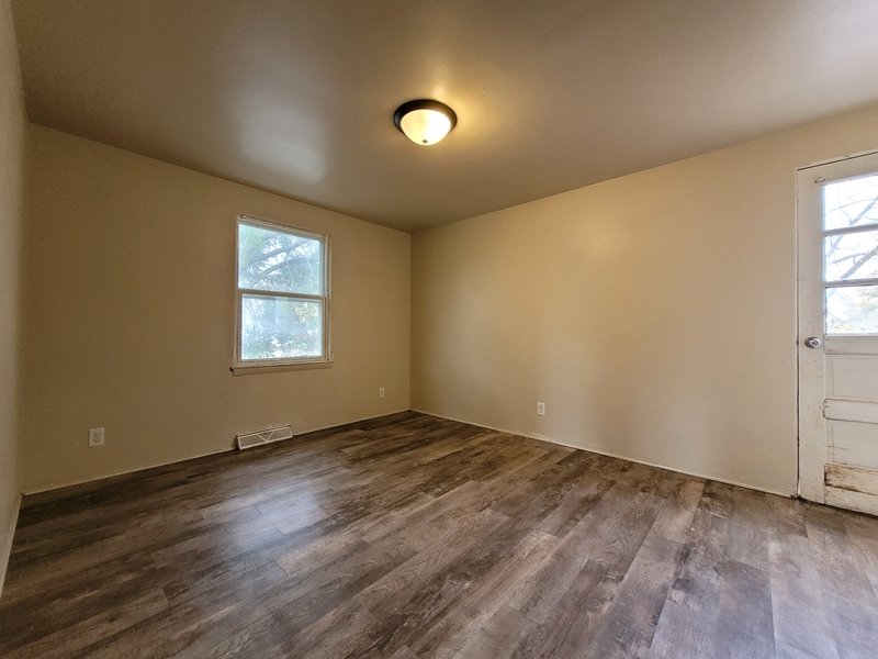 112 Andrew Avenue - 4 property image