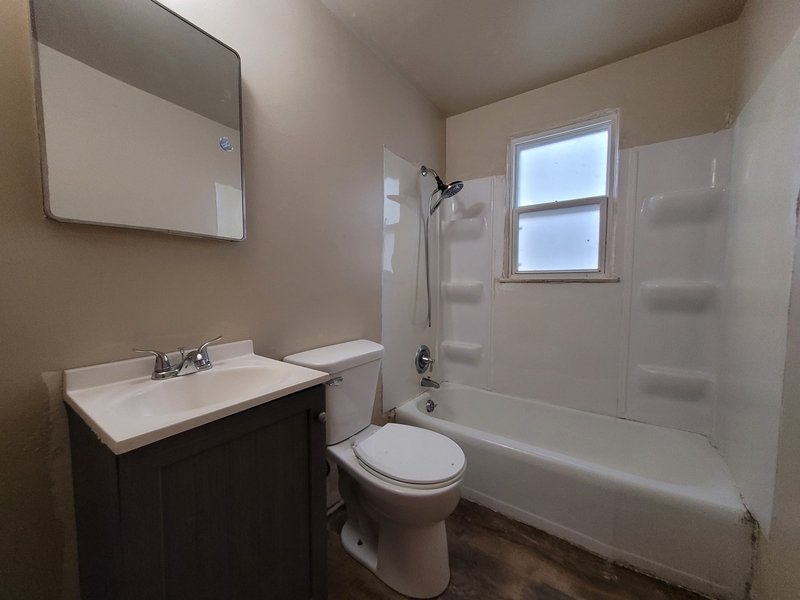 112 Andrew Avenue - 4 property image