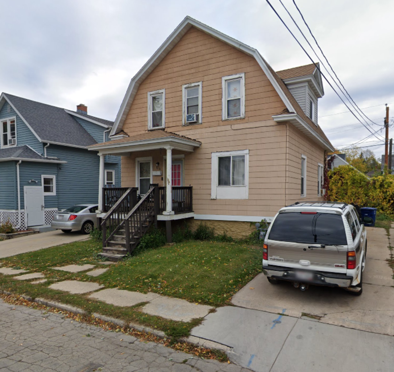 816 School Place property image