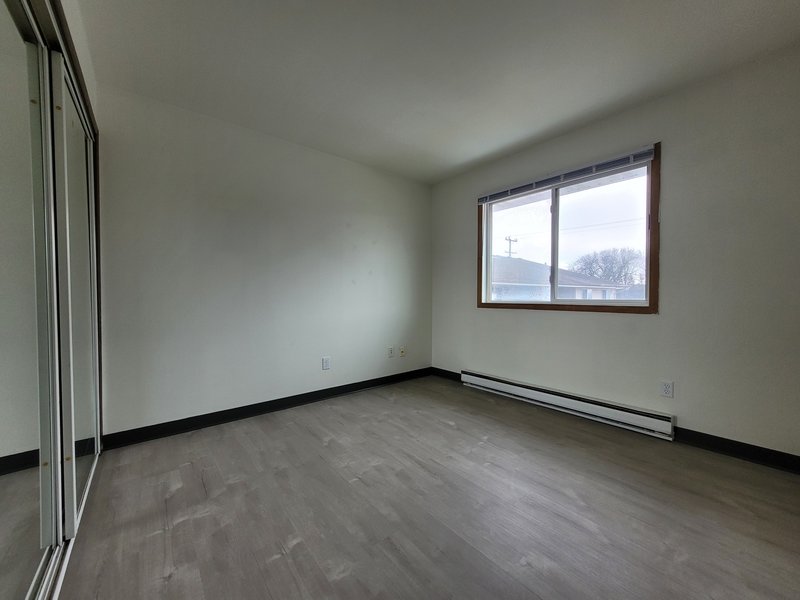 927 Louise Street - 3 property image