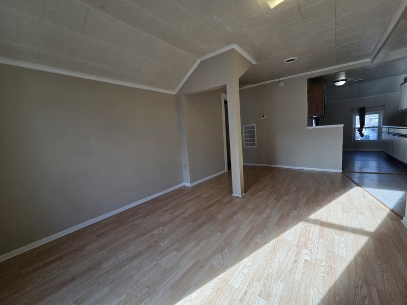 586 Bowen Street/805 E. Parkway Ave. - 805 Parkway - Upper property image