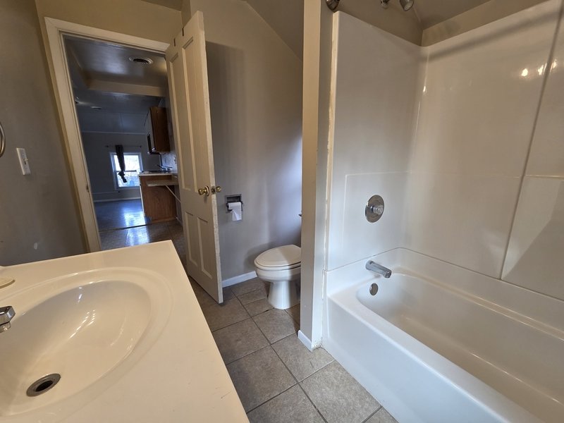 586 Bowen Street/805 E. Parkway Ave. - 805 Parkway - Upper property image