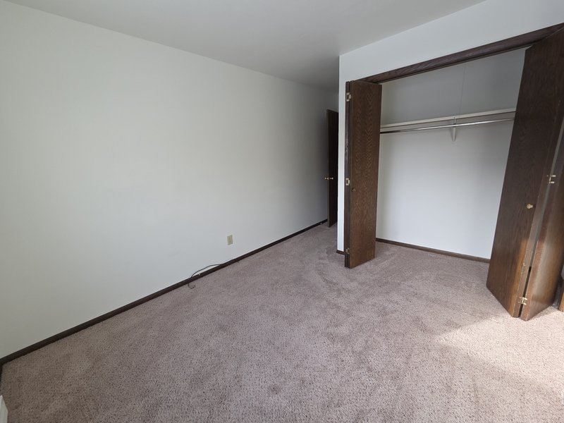 927 Louise Street - 1 property image