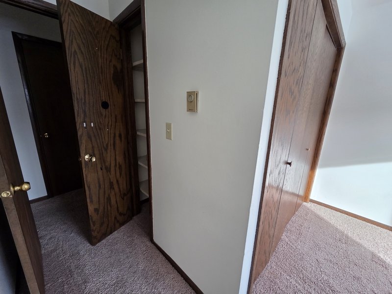 927 Louise Street - 1 property image