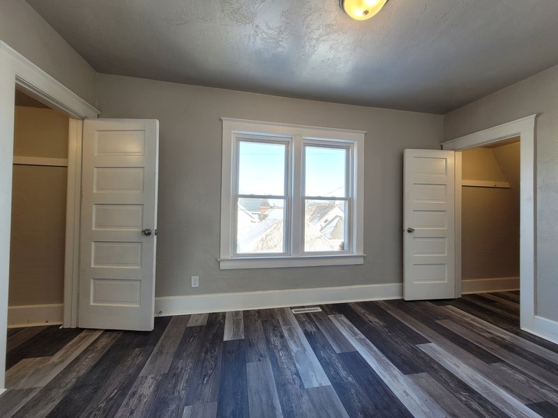 816 School Place property image