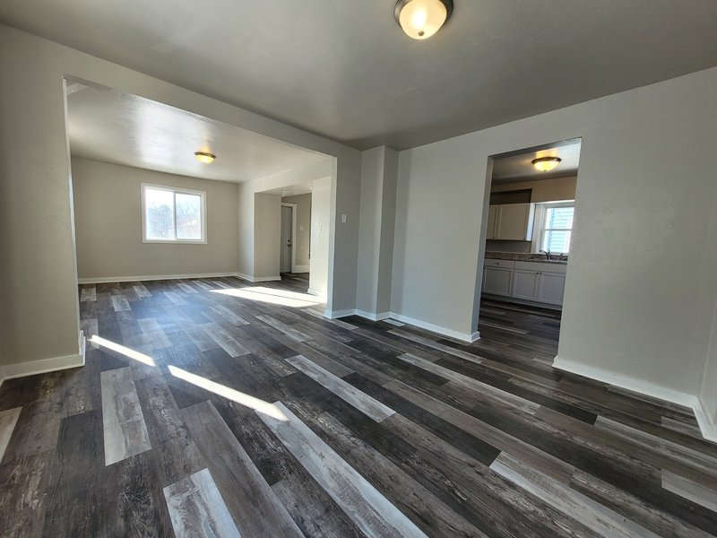 816 School Place property image