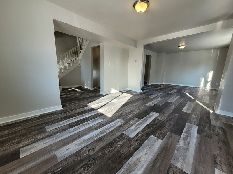 816 School Place property image