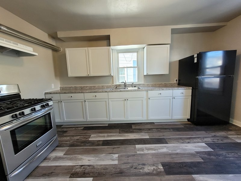 816 School Place property image