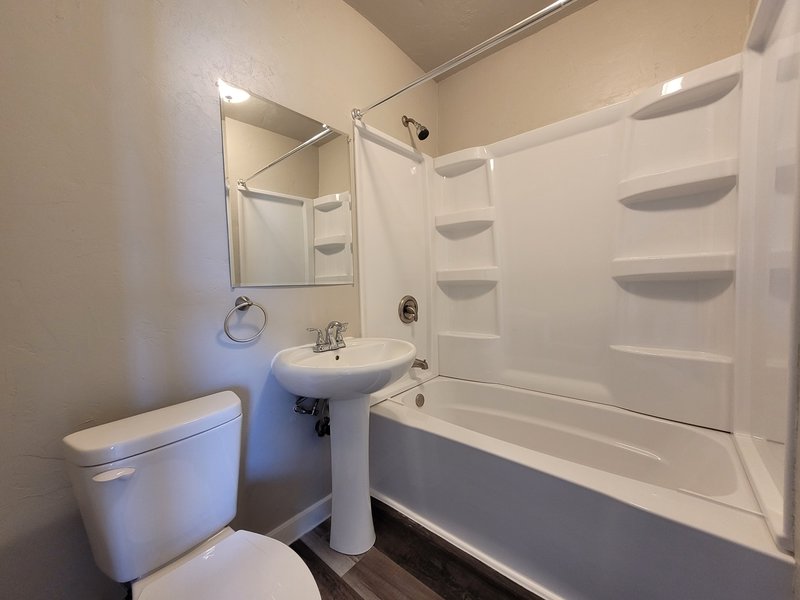 816 School Place property image