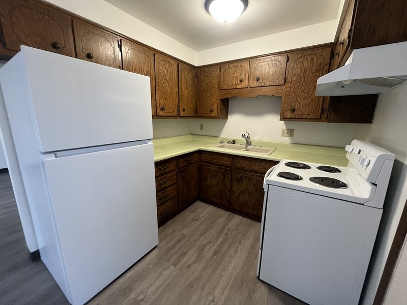 2421 Camelot Boulevard - B property image