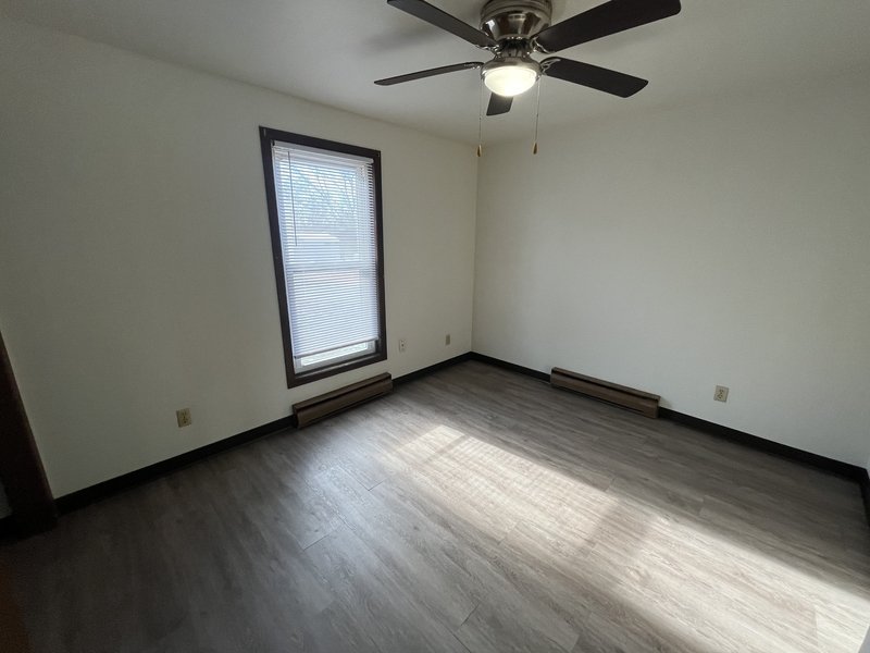 2421 Camelot Boulevard - B property image