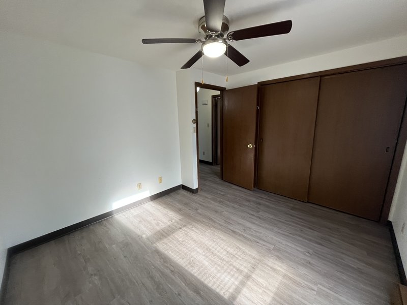 2421 Camelot Boulevard - B property image