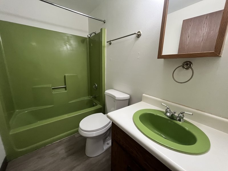 2421 Camelot Boulevard - B property image
