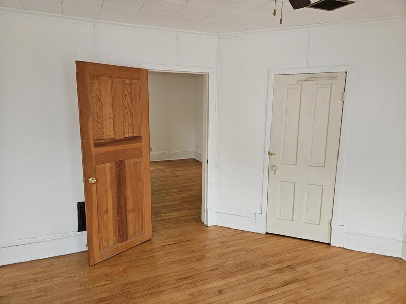 425 Monroe Street - Upper property image