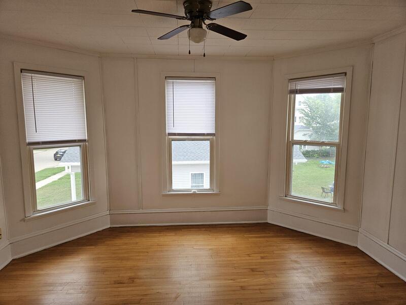 425 Monroe Street - Upper property image