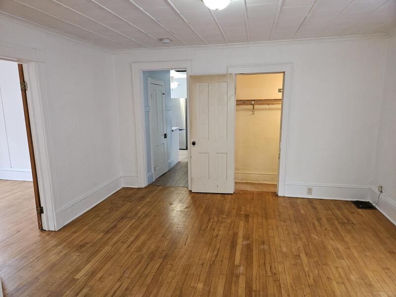 425 Monroe Street - Upper property image