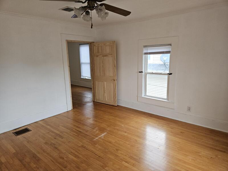 425 Monroe Street - Upper property image