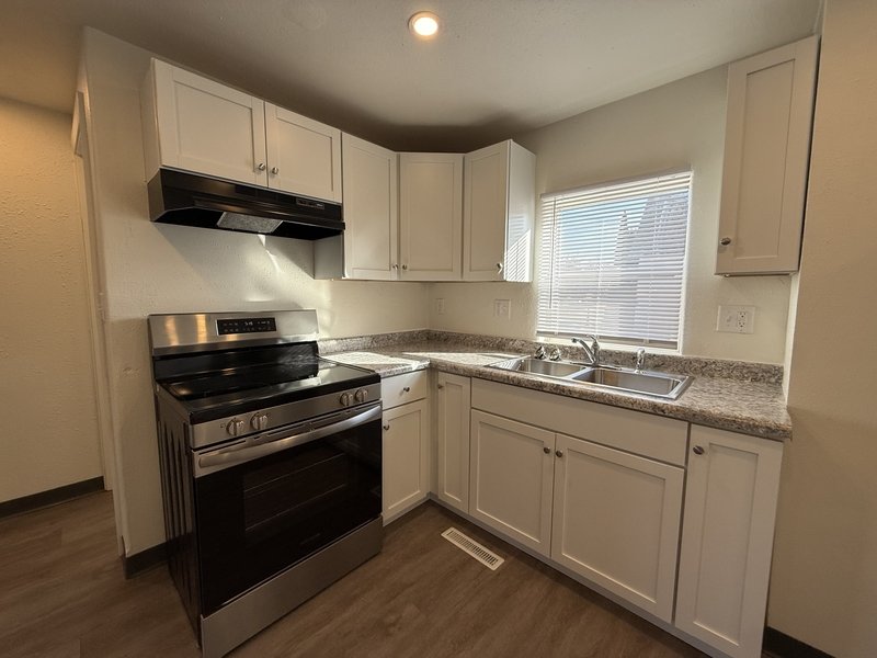 924 N 10th property image