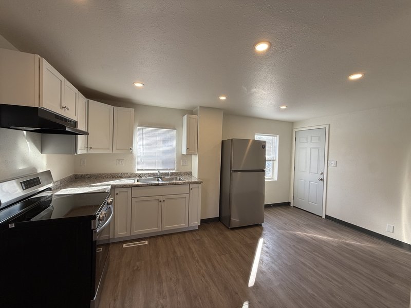 924 N 10th property image