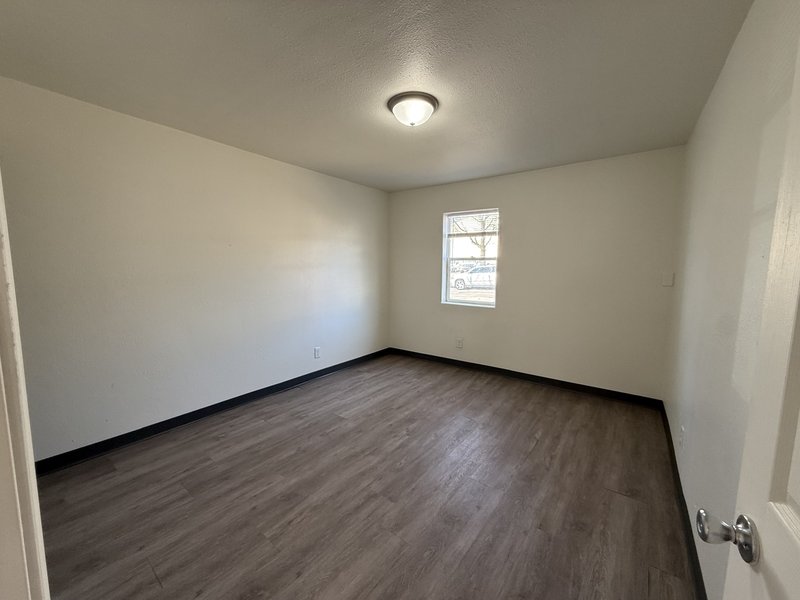 924 N 10th property image