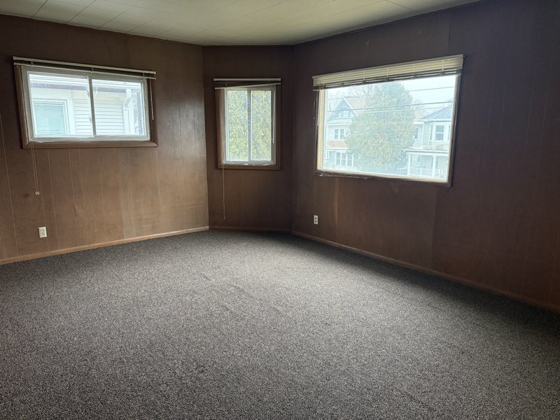 929 Jackson St - Upper property image