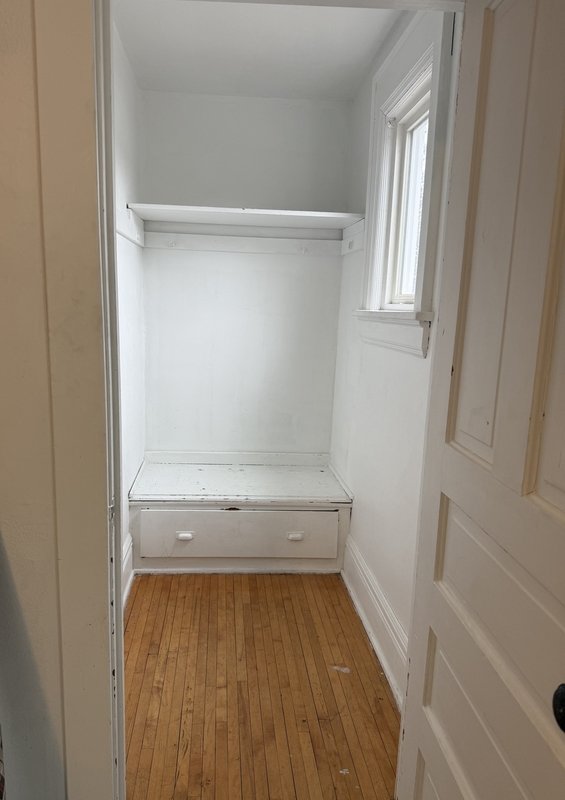 929 Jackson St - Upper property image