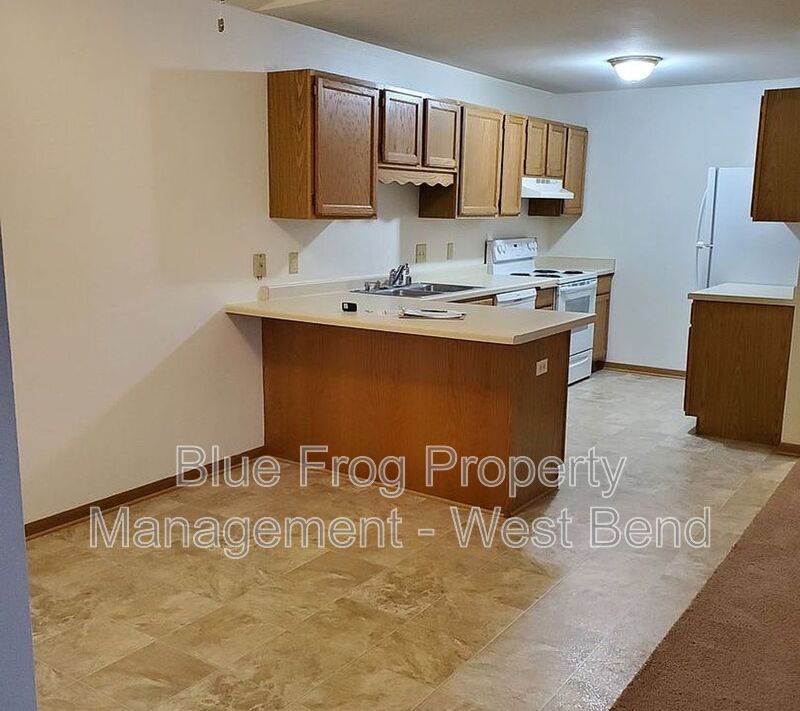 2 Bedroom / 1.5 Bath Upper Unit with Attached Garage property image