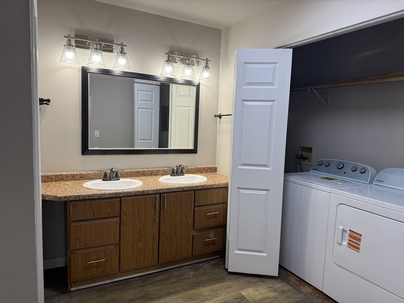 825 Wisconsin Street - 1B property image