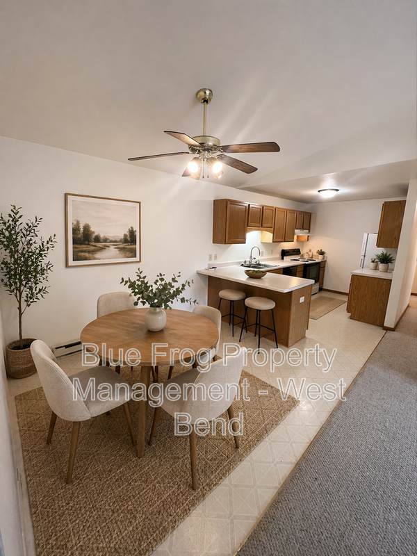 2 Bedroom / 1.5 Bath Upper Unit with Attached Garage property image