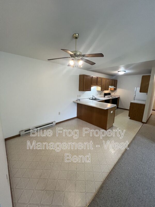 2 Bedroom / 1.5 Bath Upper Unit with Attached Garage property image