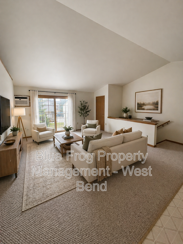 2 Bedroom / 1.5 Bath Upper Unit with Attached Garage property image