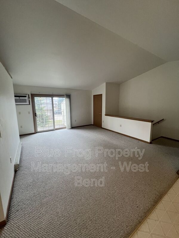 2 Bedroom / 1.5 Bath Upper Unit with Attached Garage property image