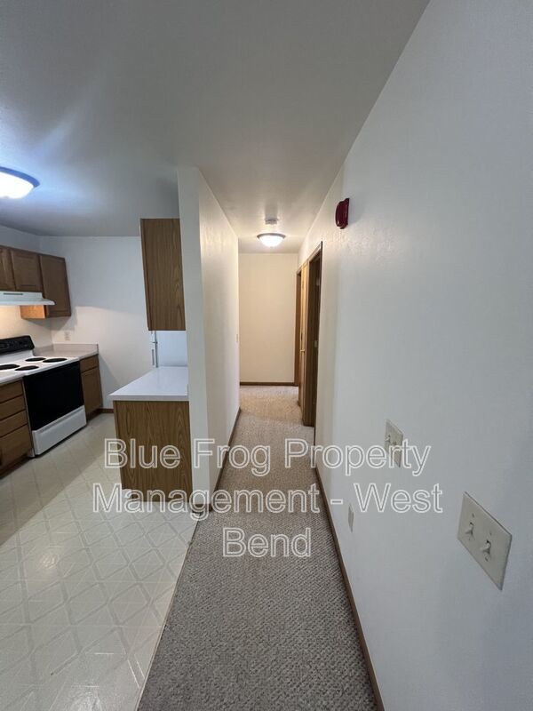 2 Bedroom / 1.5 Bath Upper Unit with Attached Garage property image