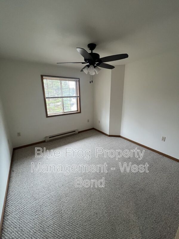 2 Bedroom / 1.5 Bath Upper Unit with Attached Garage property image