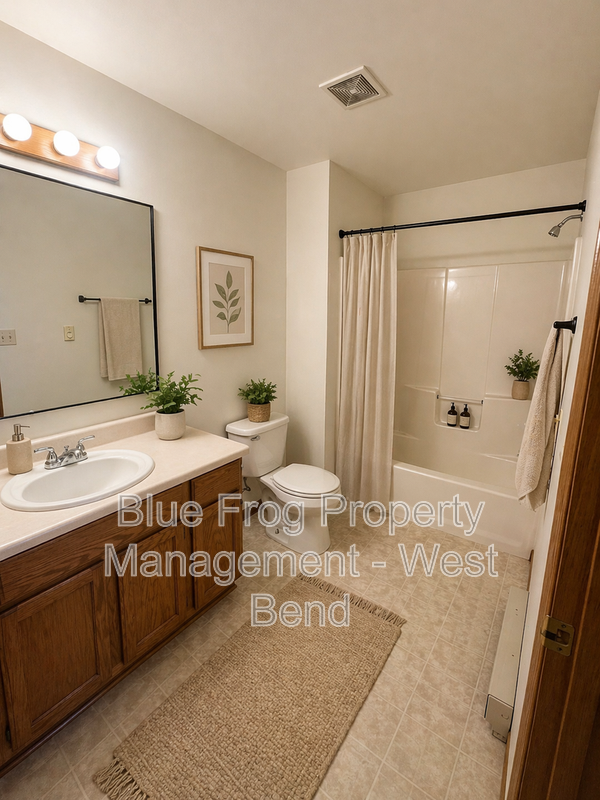 2 Bedroom / 1.5 Bath Upper Unit with Attached Garage property image