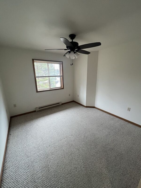 2 Bedroom / 1.5 Bath Upper Unit with Attached Garage property image
