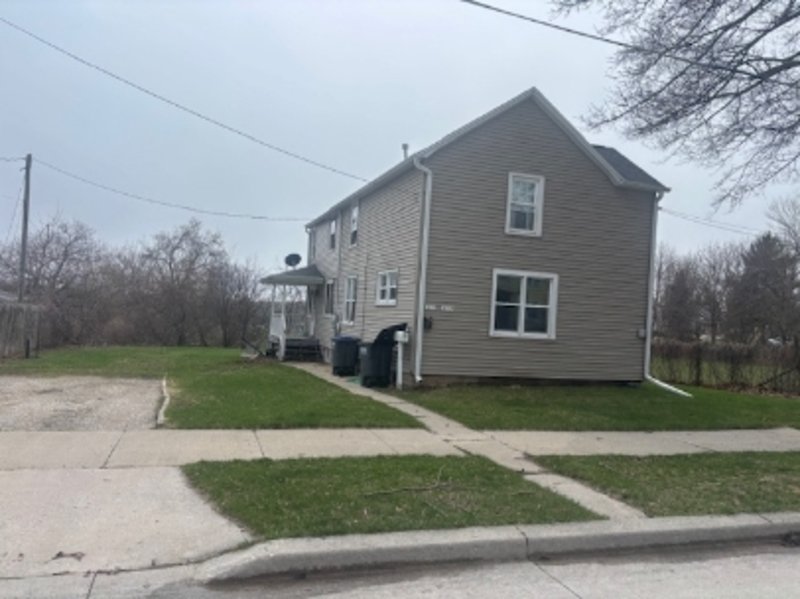 1611 Ontario Avenue - Upper property image