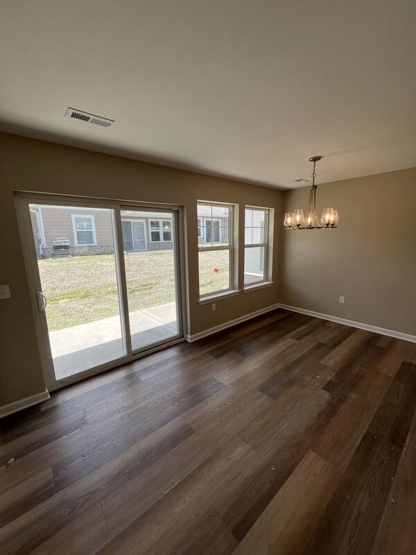 50+ Community 2 bedroom / 2 bath Condo! property image