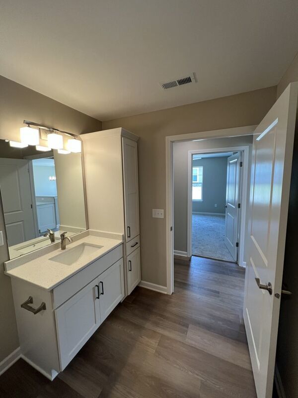 50+ Community 2 bedroom / 2 bath Condo! property image