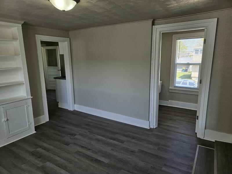 526 Newbury Street - Upper property image
