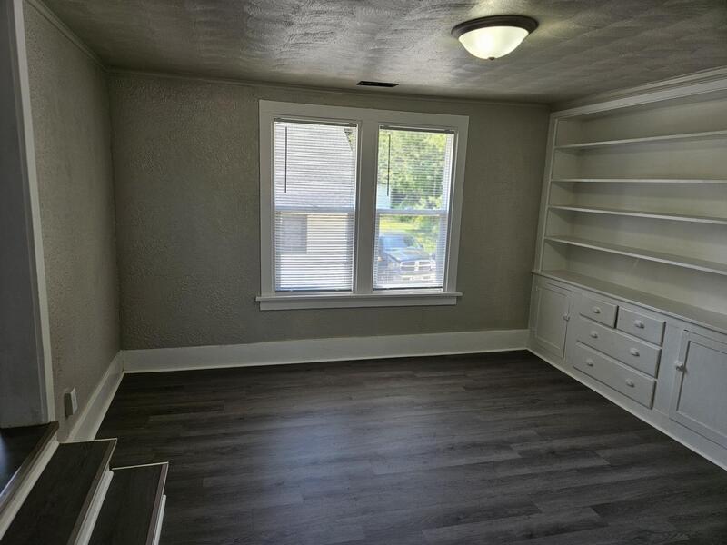 526 Newbury Street - Upper property image