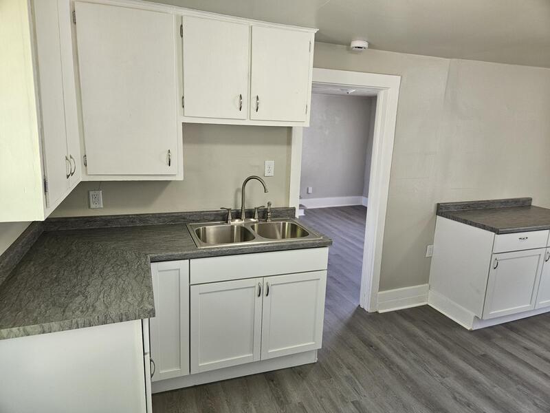 526 Newbury Street - Upper property image