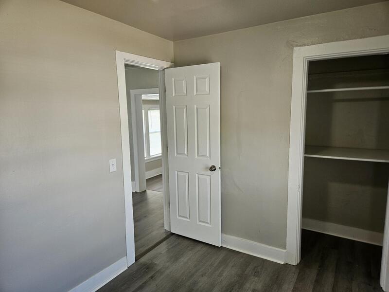 526 Newbury Street - Upper property image